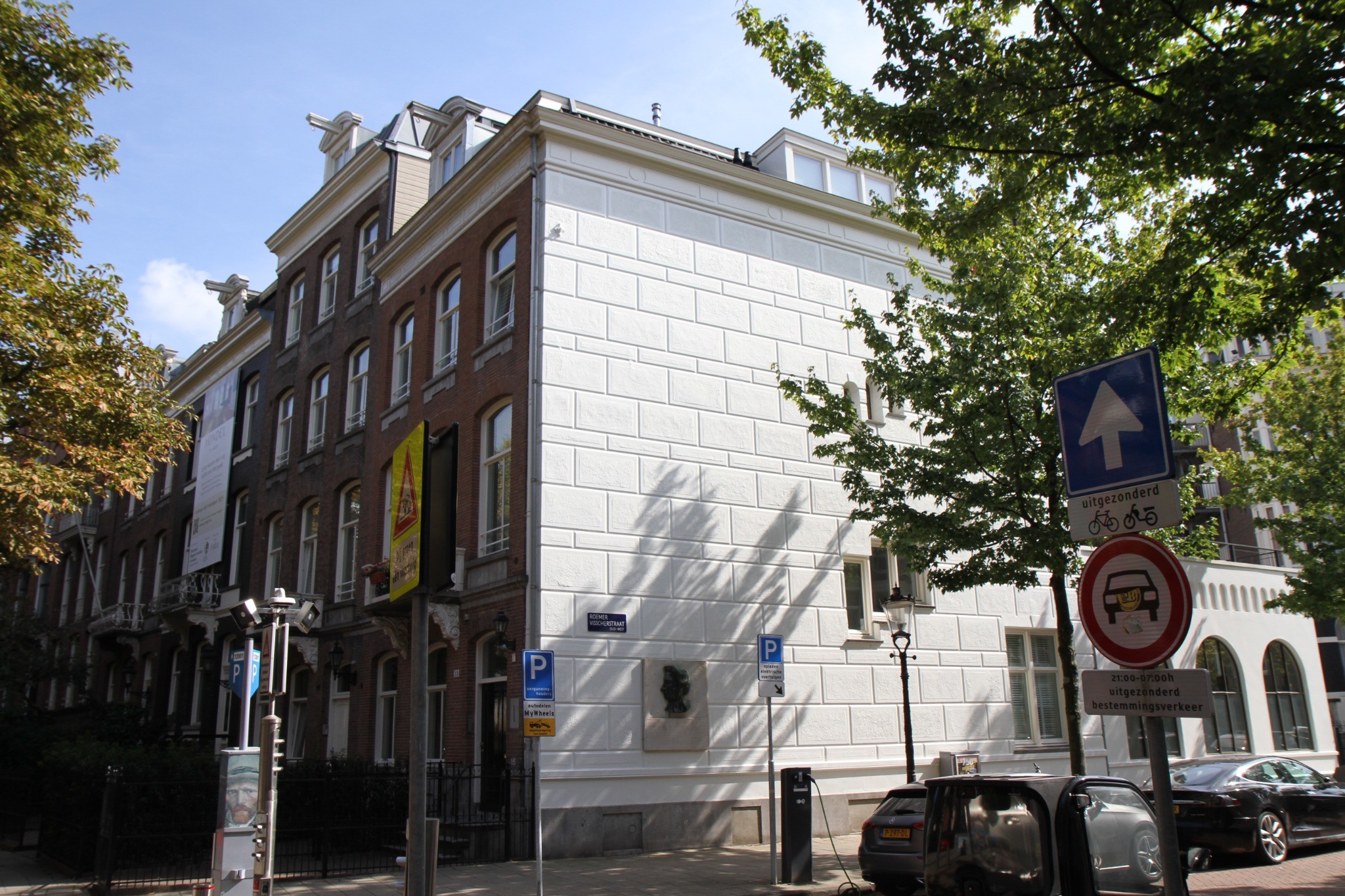 Aletta_Jacobs_monument_compressed_1.jpg