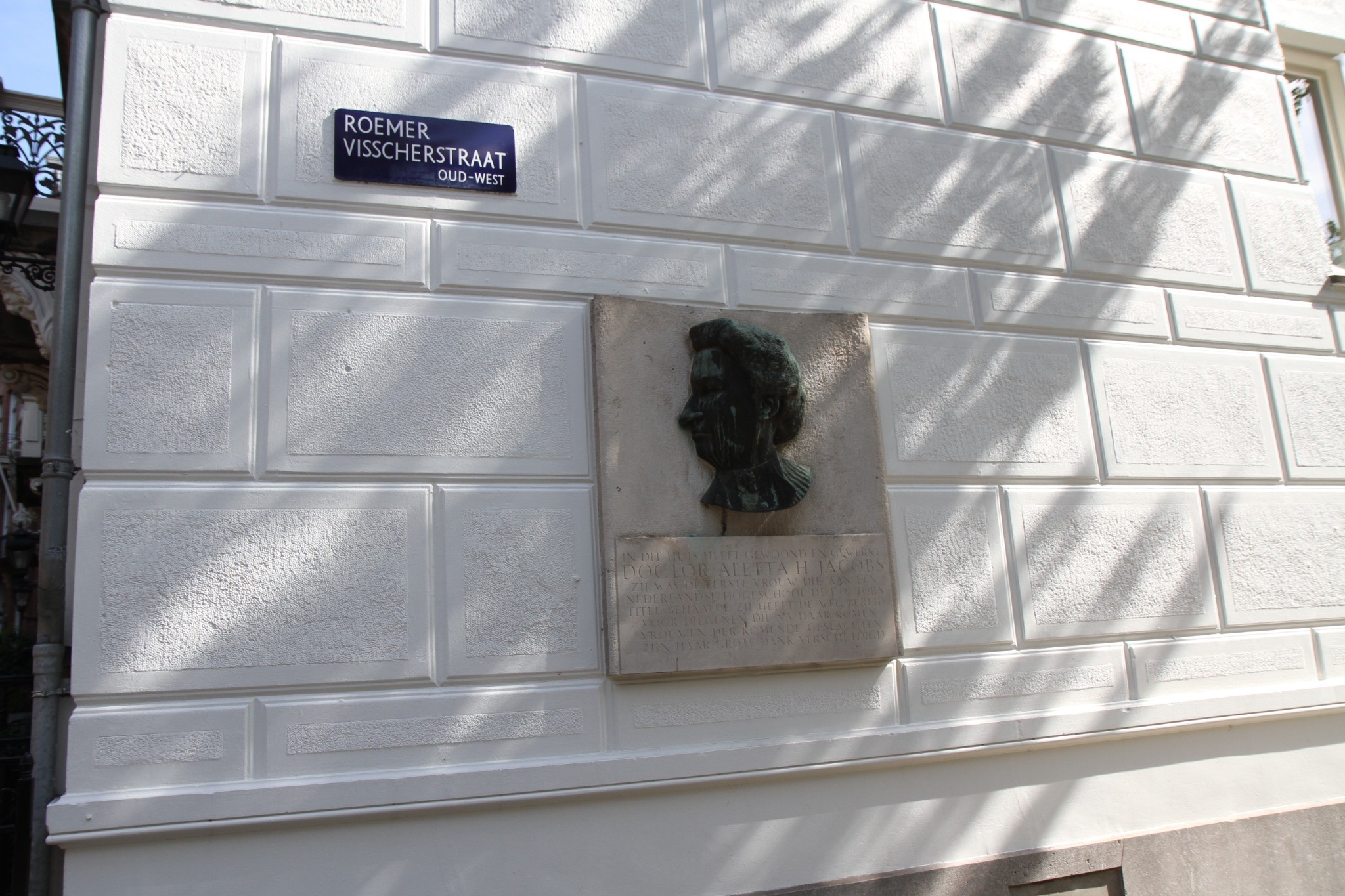 Aletta_Jacobs_monument_compressed_2.jpg