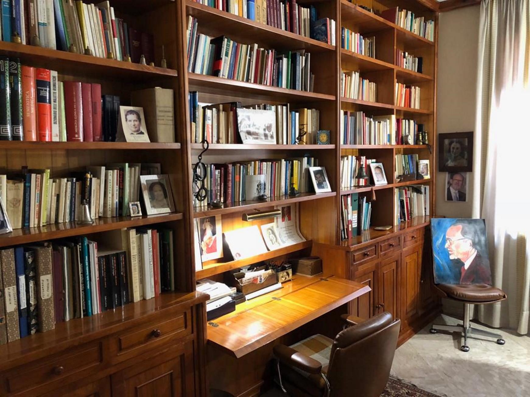 Andrea%20Giorgio%27s%20personal%20library%2C%20Altamura%20%281%29.jpeg