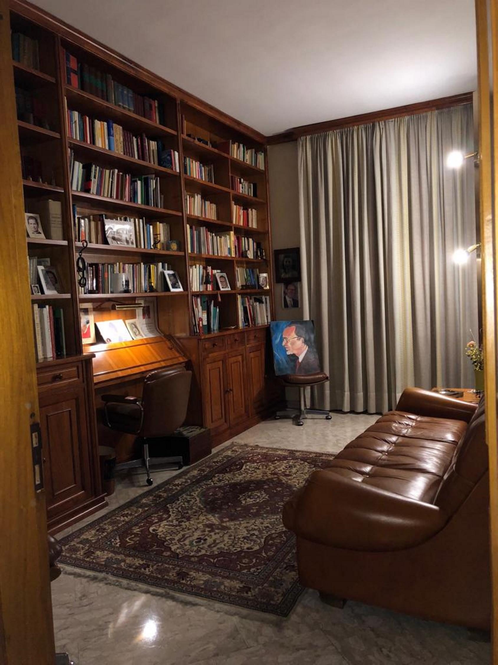 Andrea%20Giorgio%27s%20personal%20library%2C%20Altamura%20%283%29.jpeg
