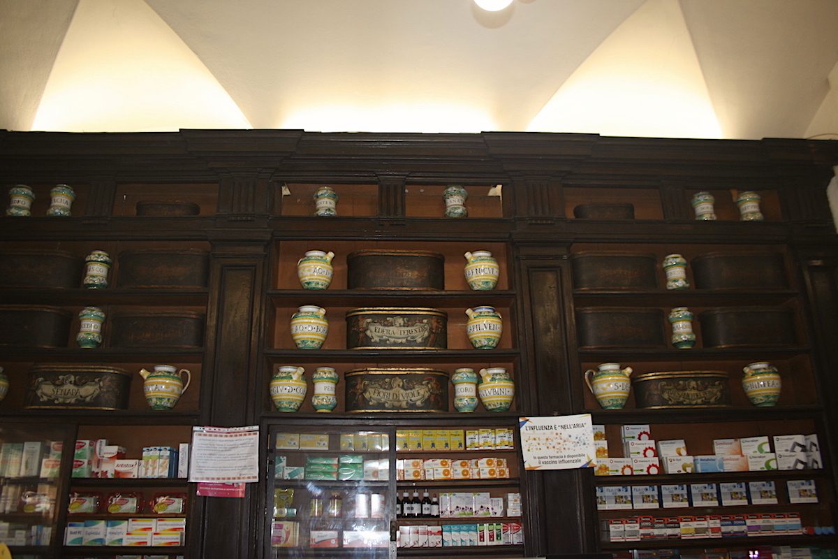 Antica%20Farmacia%20Pesci%2017.JPG