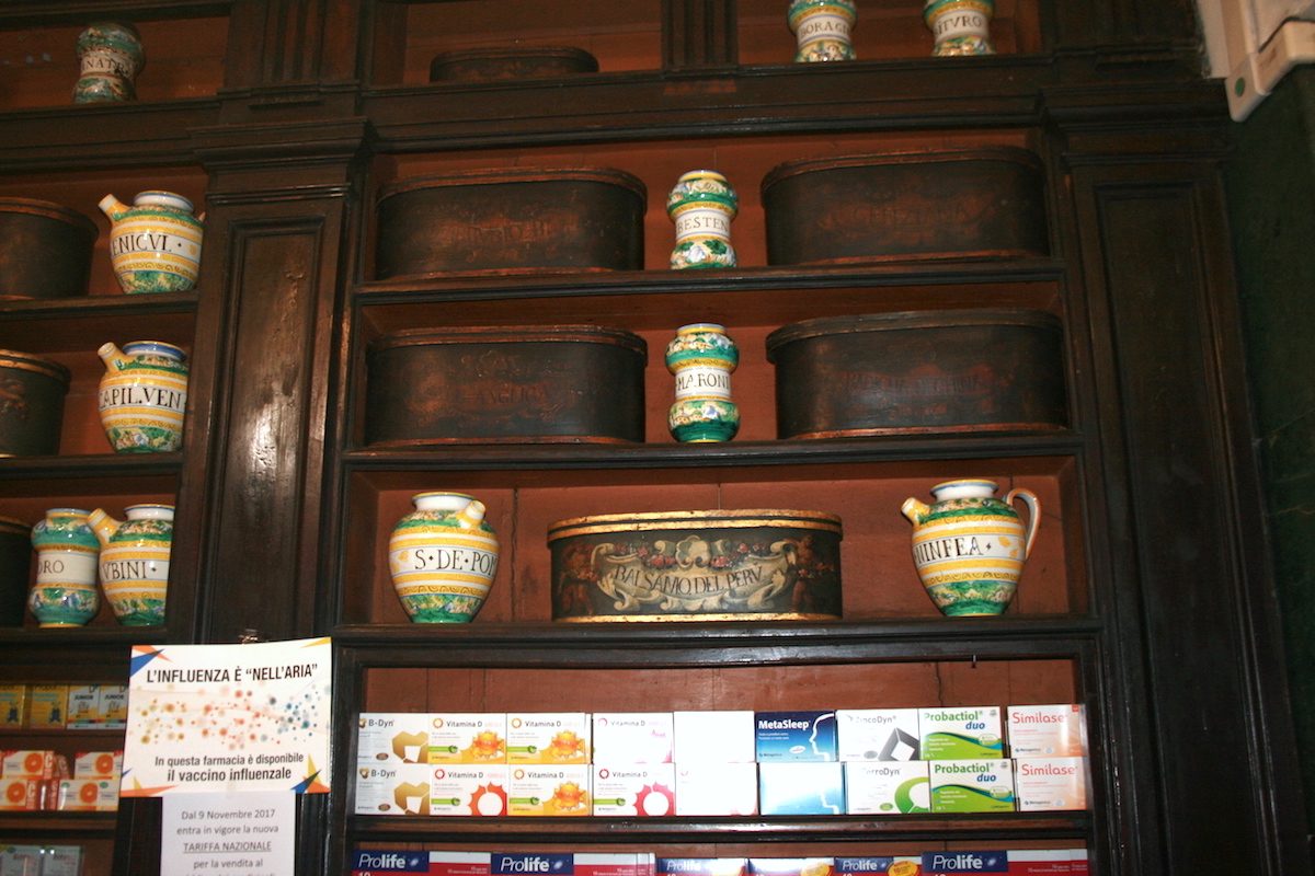 Antica%20Farmacia%20Pesci%2025.JPG