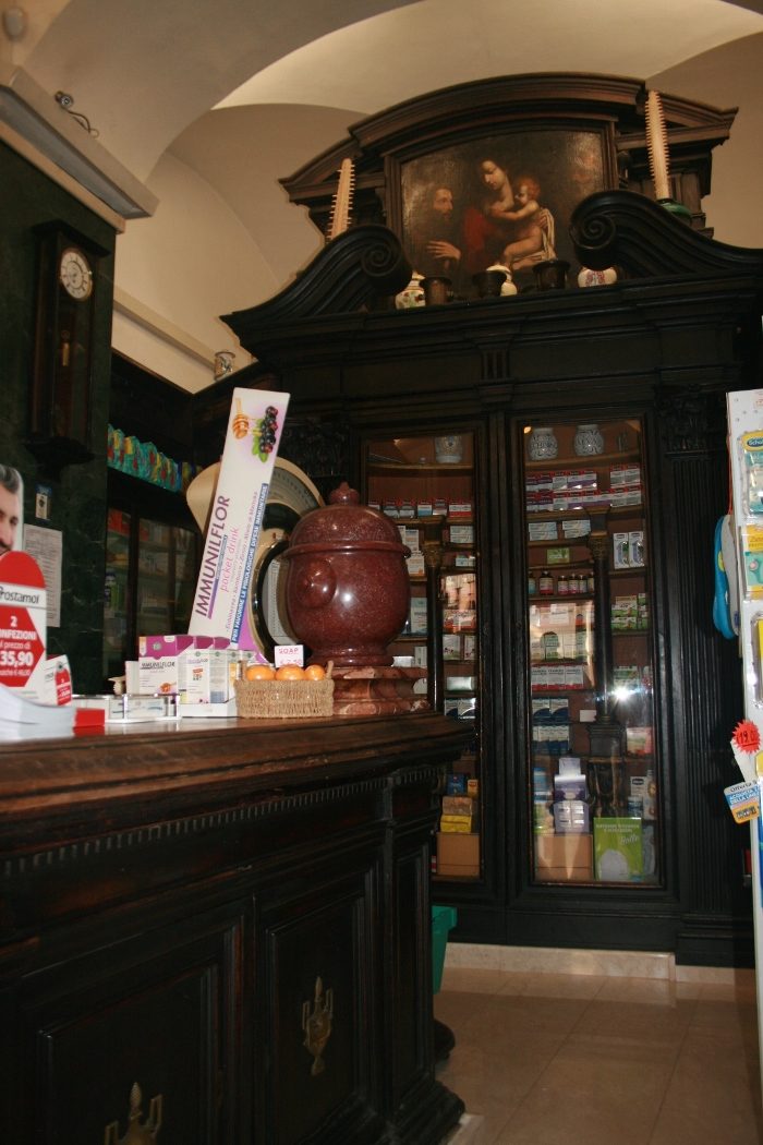 Antica%20Farmacia%20Pesci%2027.JPG