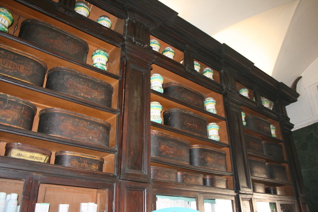 Antica%20Farmacia%20Pesci%204.JPG