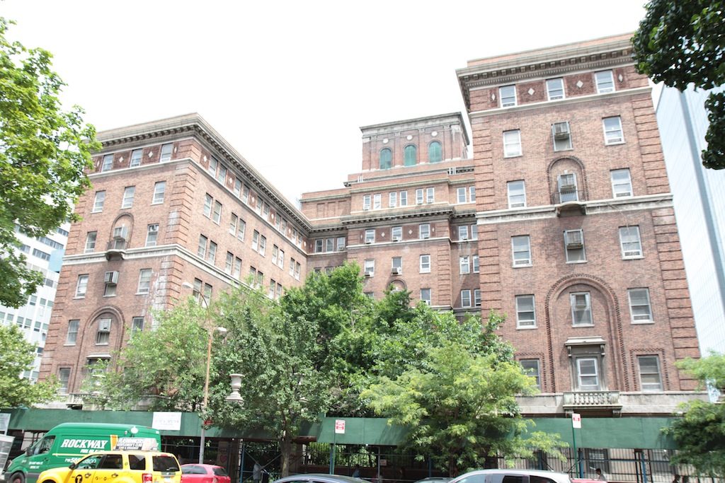 Bellevue%20Hospital%2C%20New%20York%2811%29.JPG
