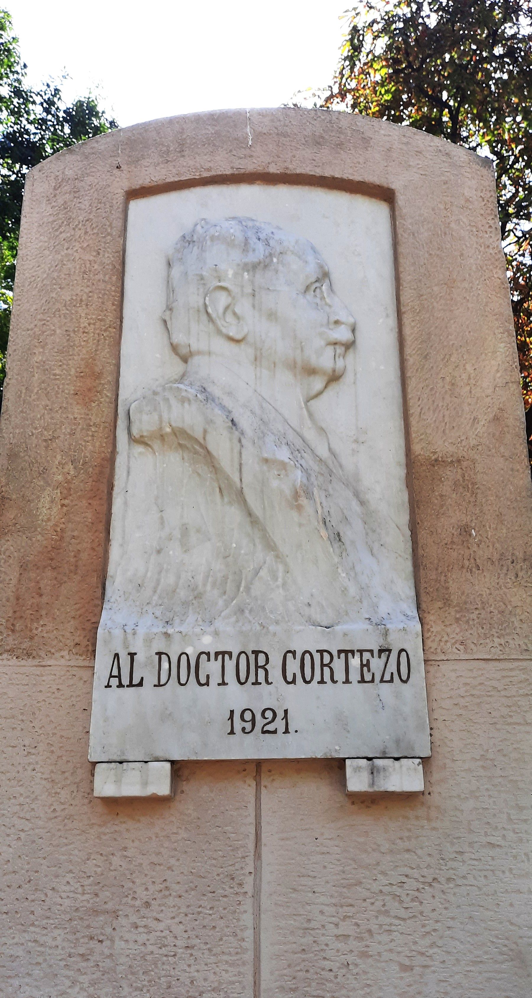 Carlos Cortezo's monument, Madrid - 02.jpg