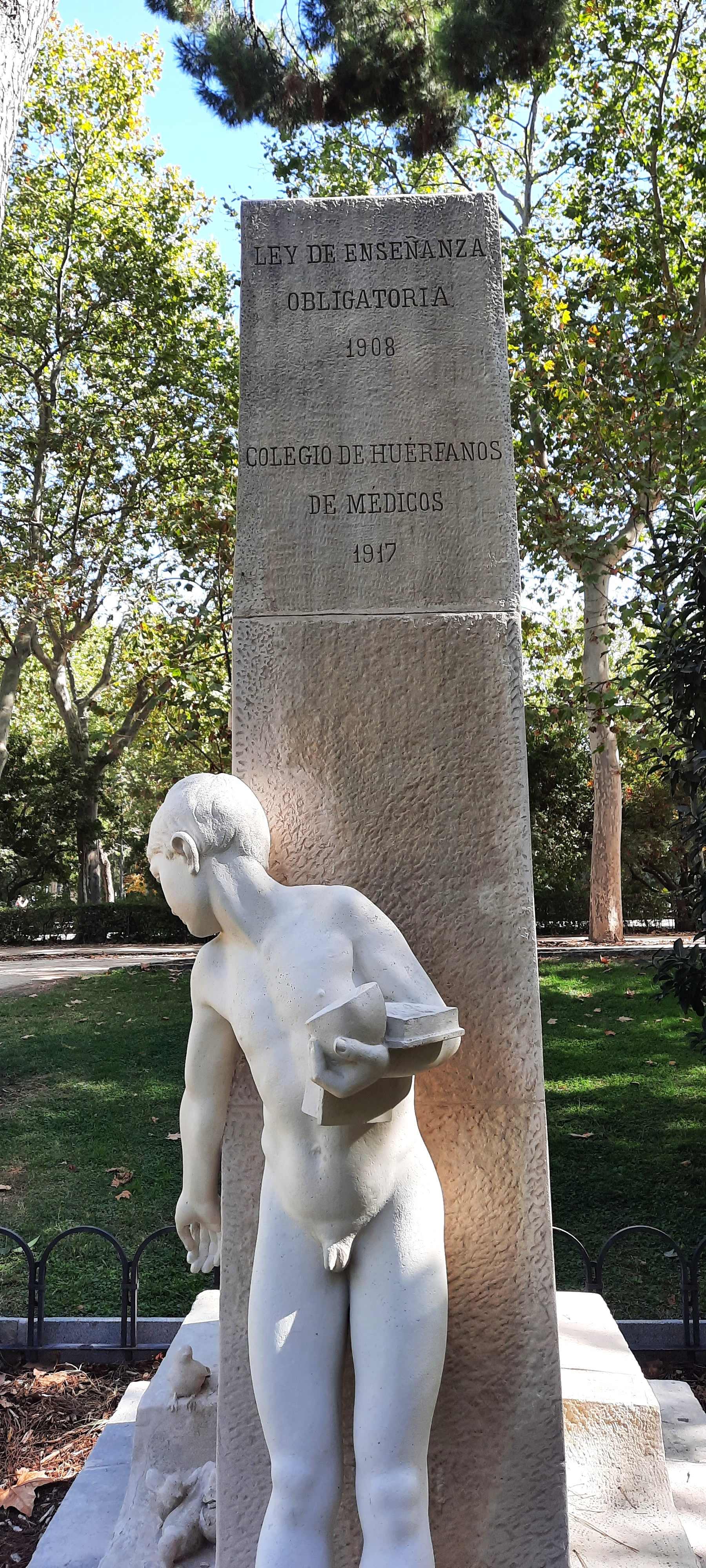 Carlos Cortezo's monument, Madrid - 04.jpg