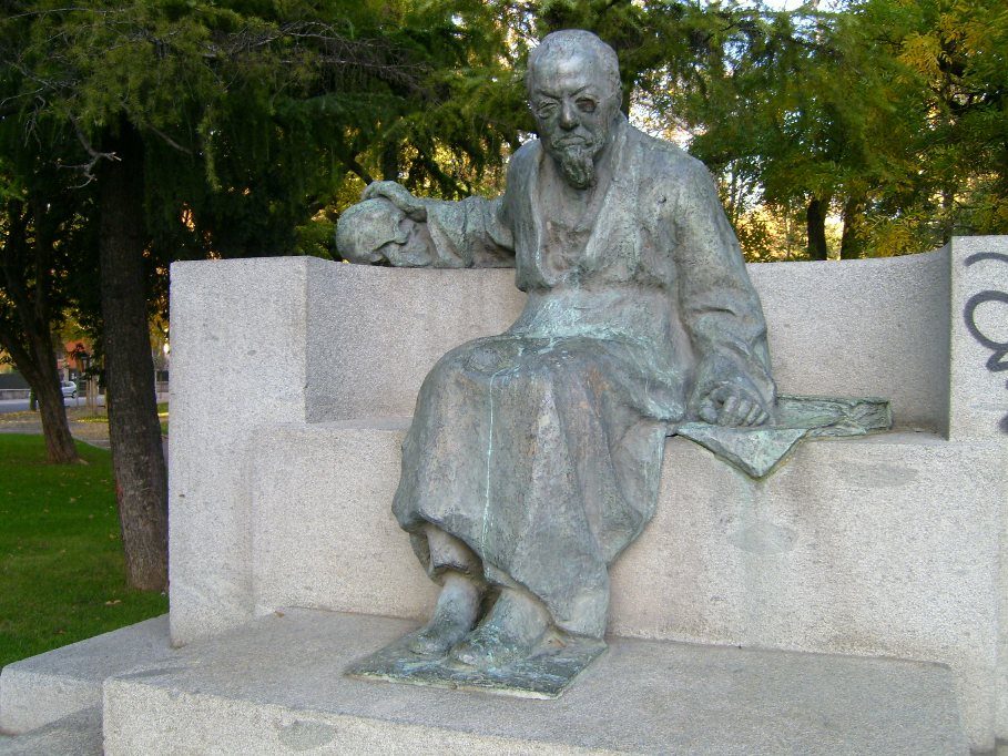 CesareLombrosoMonumentVerona3.JPG