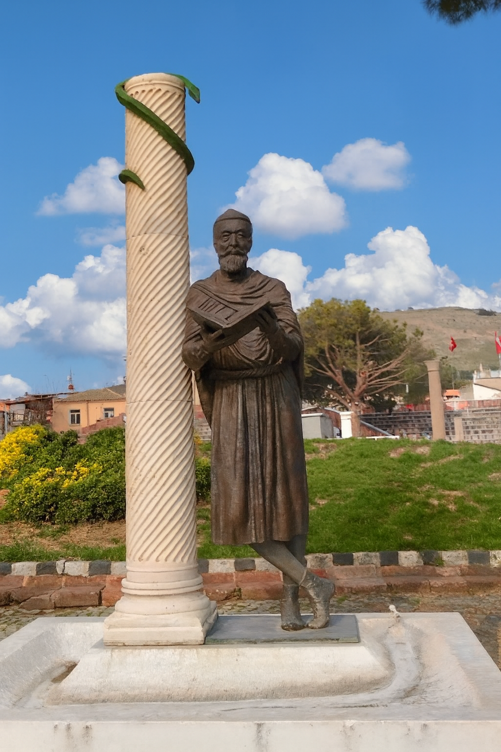 Galen statue.png