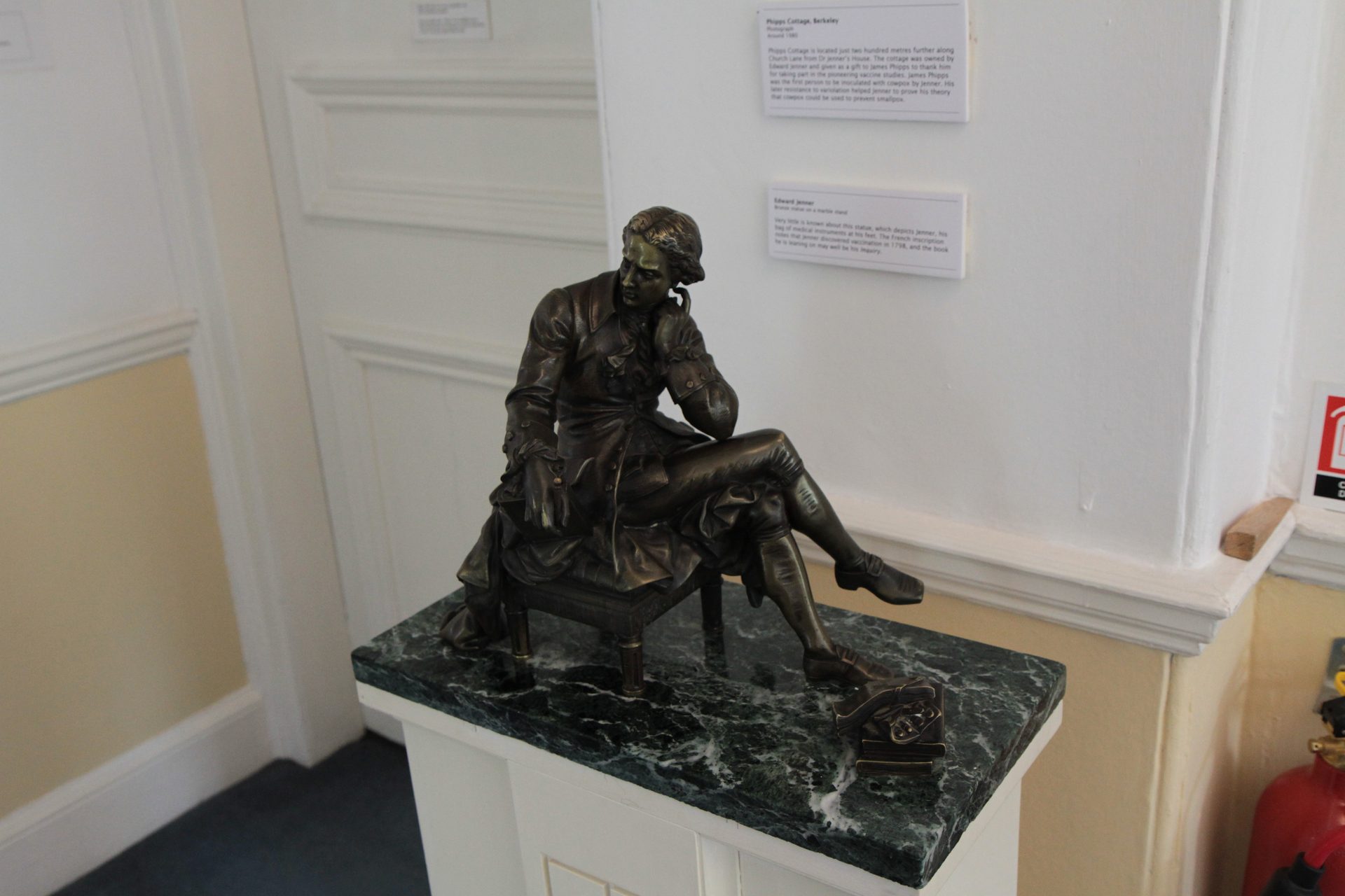 Edward%20Jenner%27s%20House%20and%20Museum%2C%20Berkeley%2C%20UK%20%2814%29.JPG