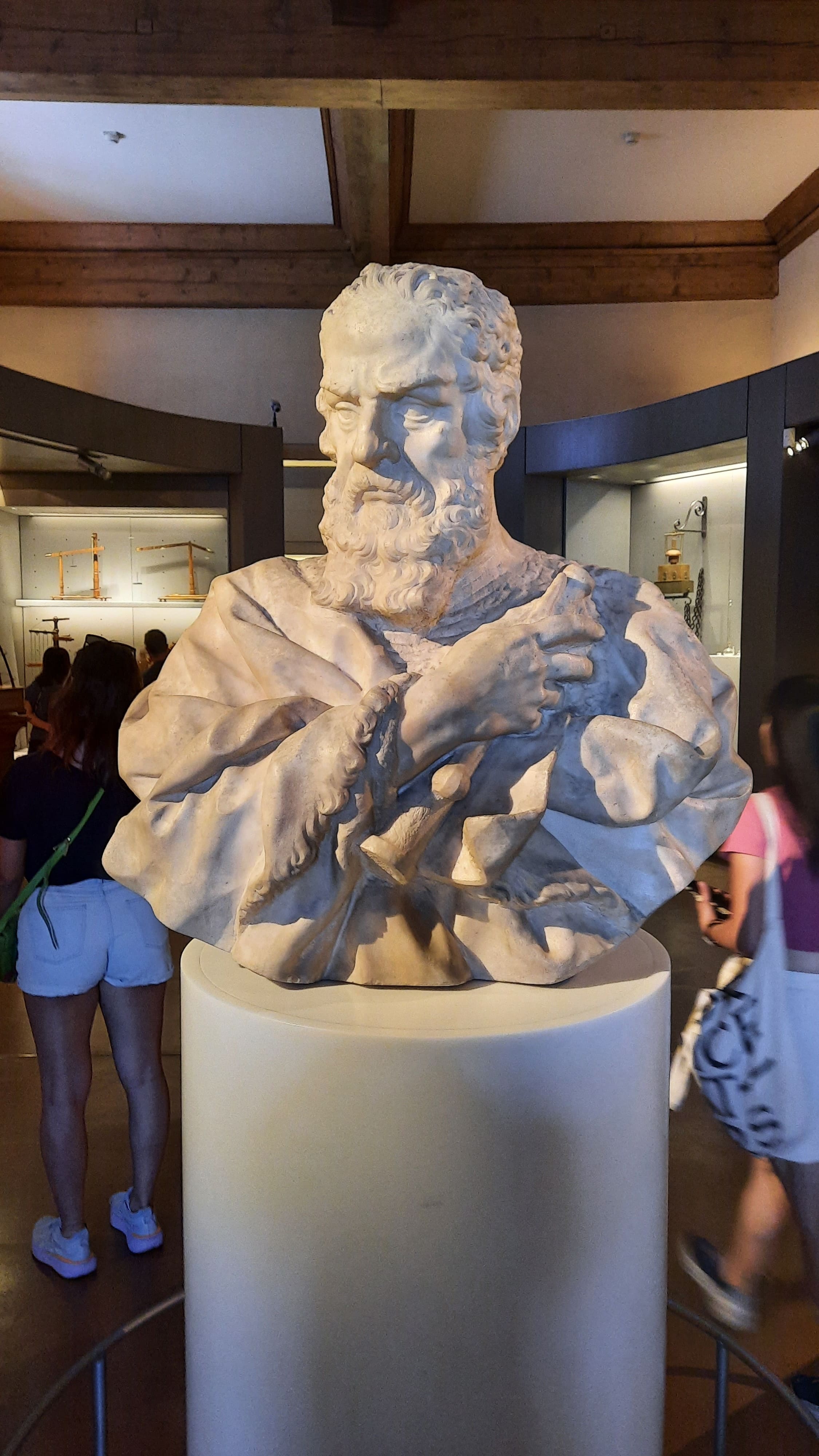 Galileo Galilei's bust - 03.jpg