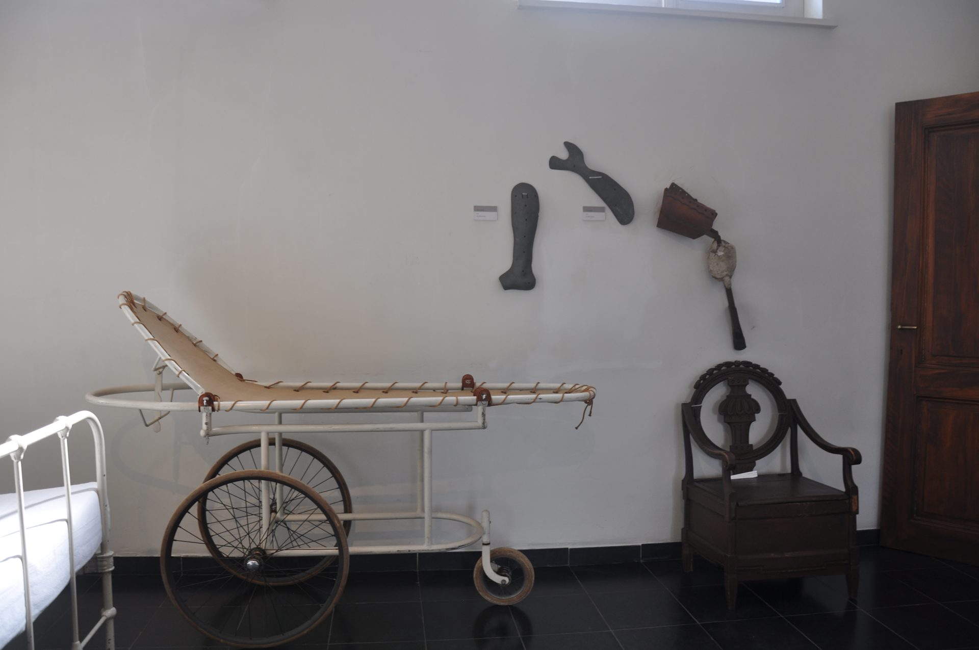 Medical%20Room%2C%20Geel%20%281%29.JPG