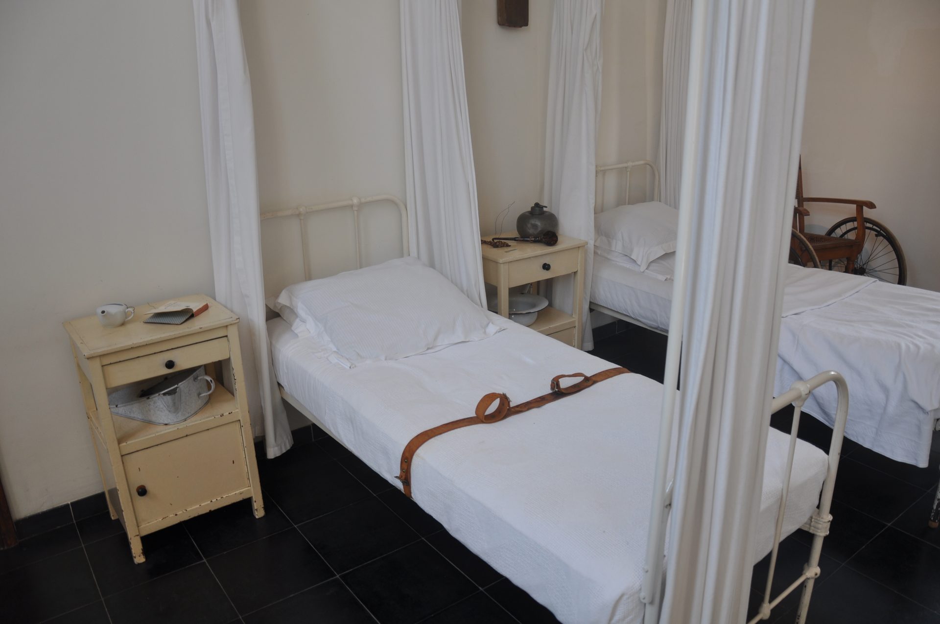 Medical%20Room%2C%20Geel%20%282%29.JPG