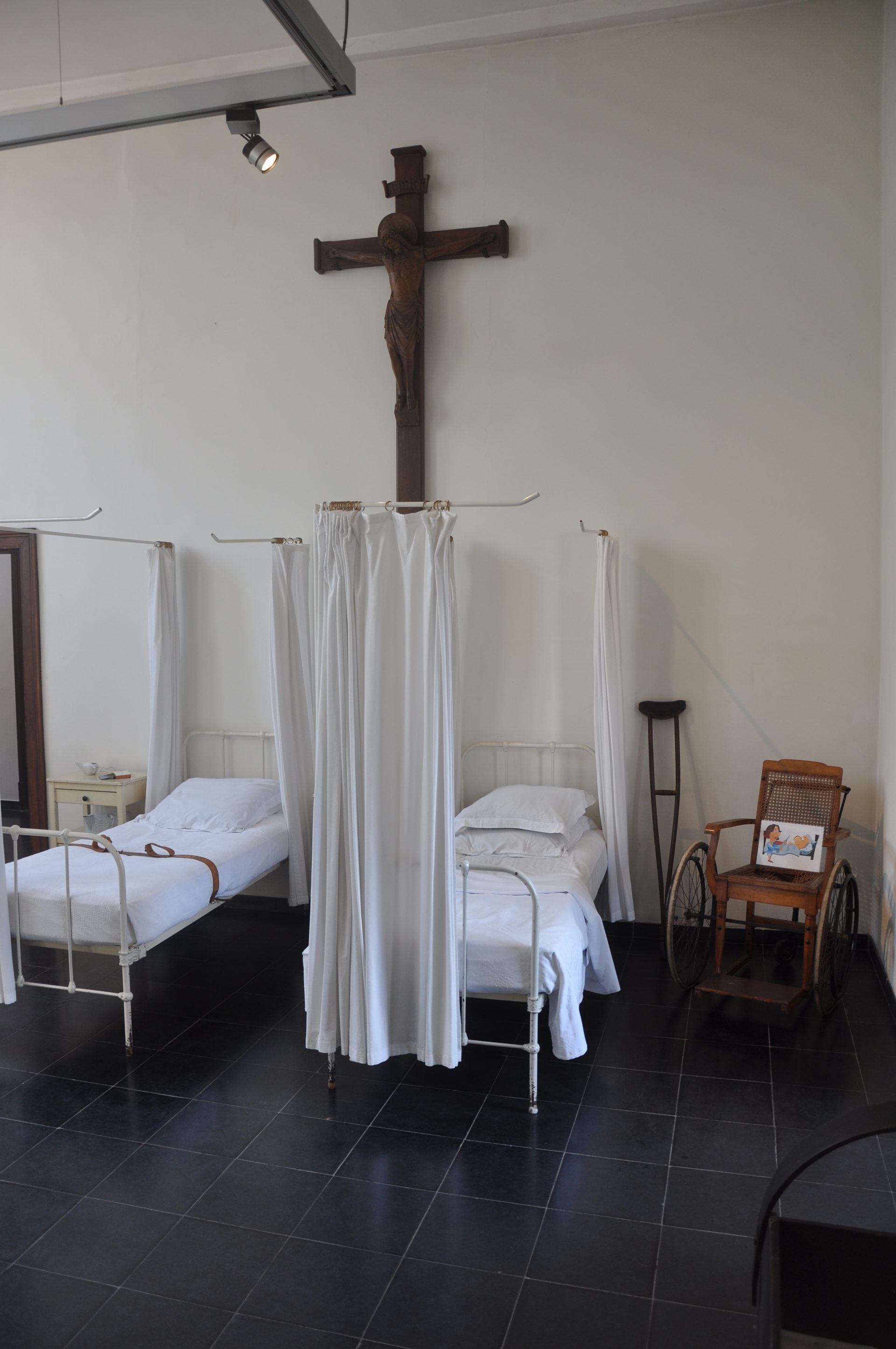 Medical%20Room%2C%20Geel%20%283%29.JPG