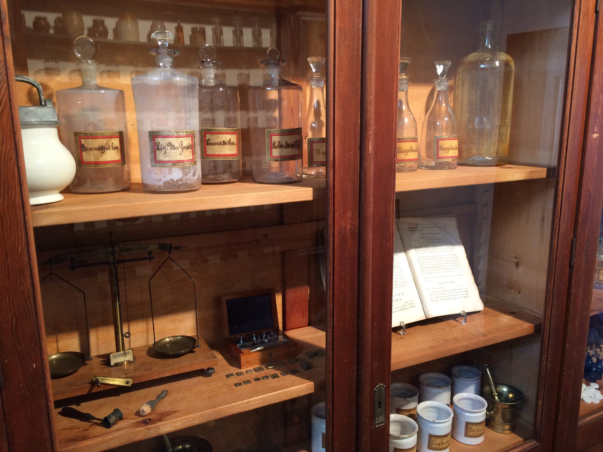 Pharmacy%2C%20Geel%20%282%29.JPG