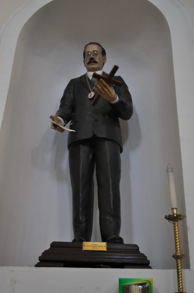 Giuseppe%20Moscati%27s%20Statue%2C%20SS.%20Pietro%20and%20Paolo%27s%20Church%2C%20Serino%2C%20Italy.jpg