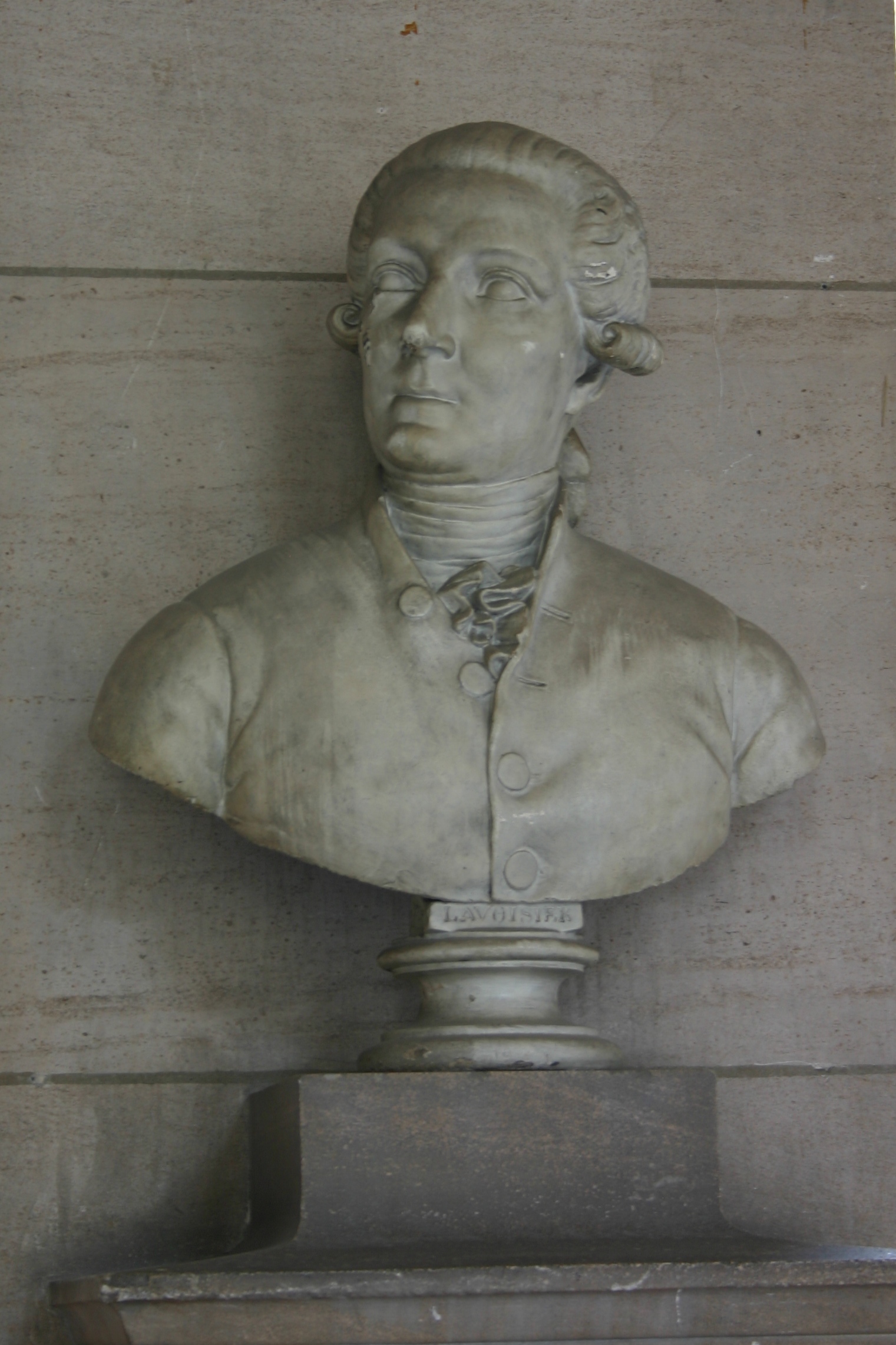 Antoine%20Lavoisier%2C%20Grand%20Hall%2C%20Universit%C3%A9%20Paris%20Descartes%2C%20Paris%20%281%29.JPG