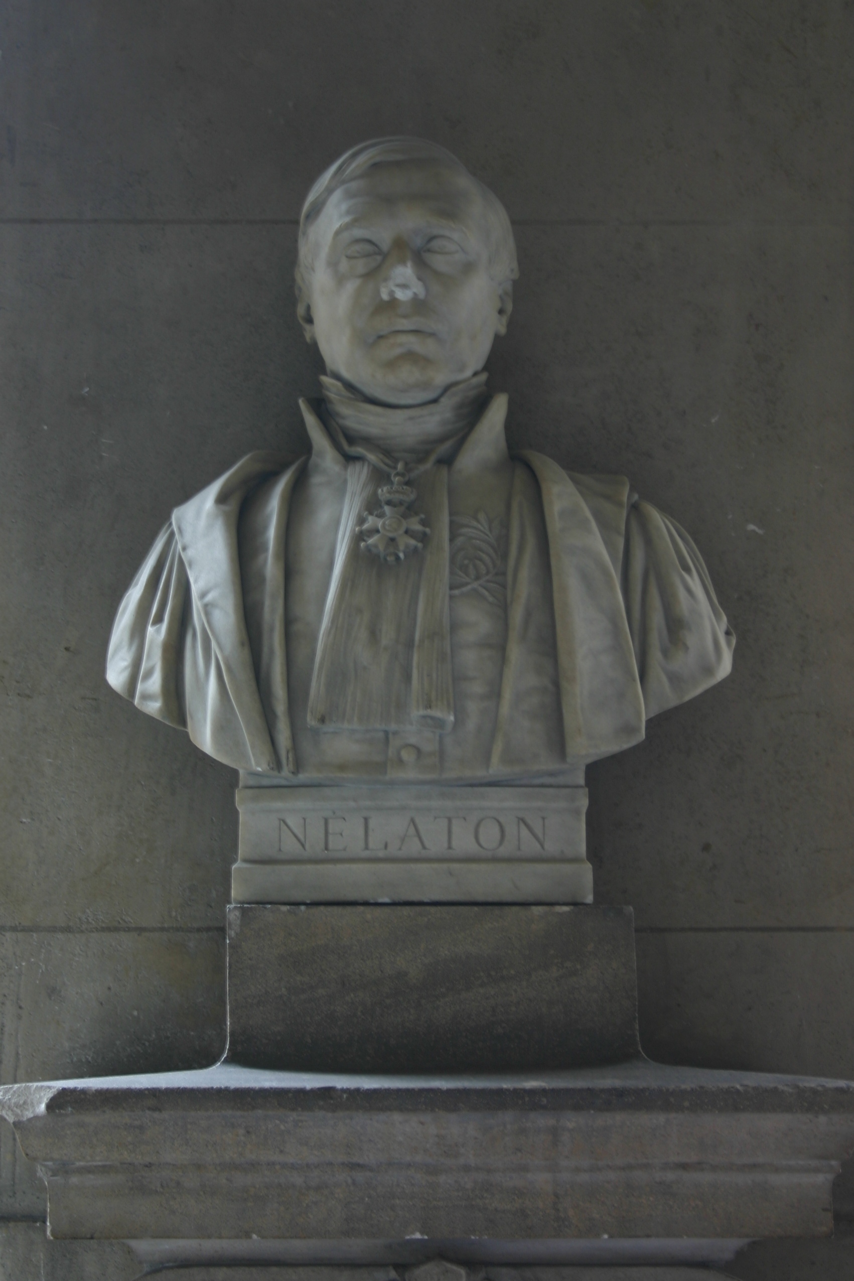 Auguste%20N%C3%A9laton%27s%20bust%2C%20Grand%20Hall%2C%20Universit%C3%A9%20Paris%20Descartes%2C%20Paris%20%281%29.JPG