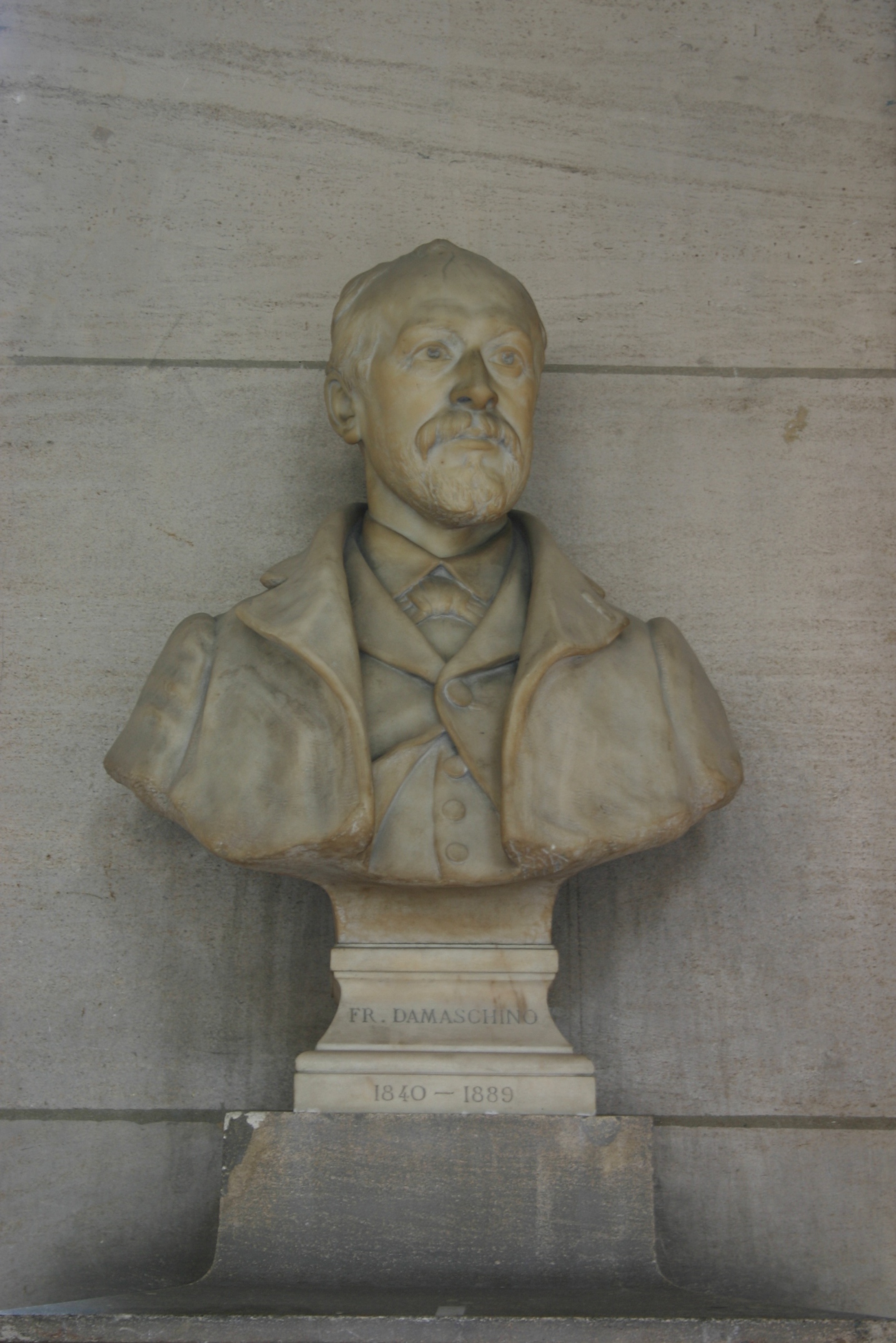 Fran%C3%A7ois%20Damaschino%27s%20bust%2C%20Grand%20Hall%2C%20Universit%C3%A9%20Paris%20Descartes%2C%20Paris%20%281%29.JPG