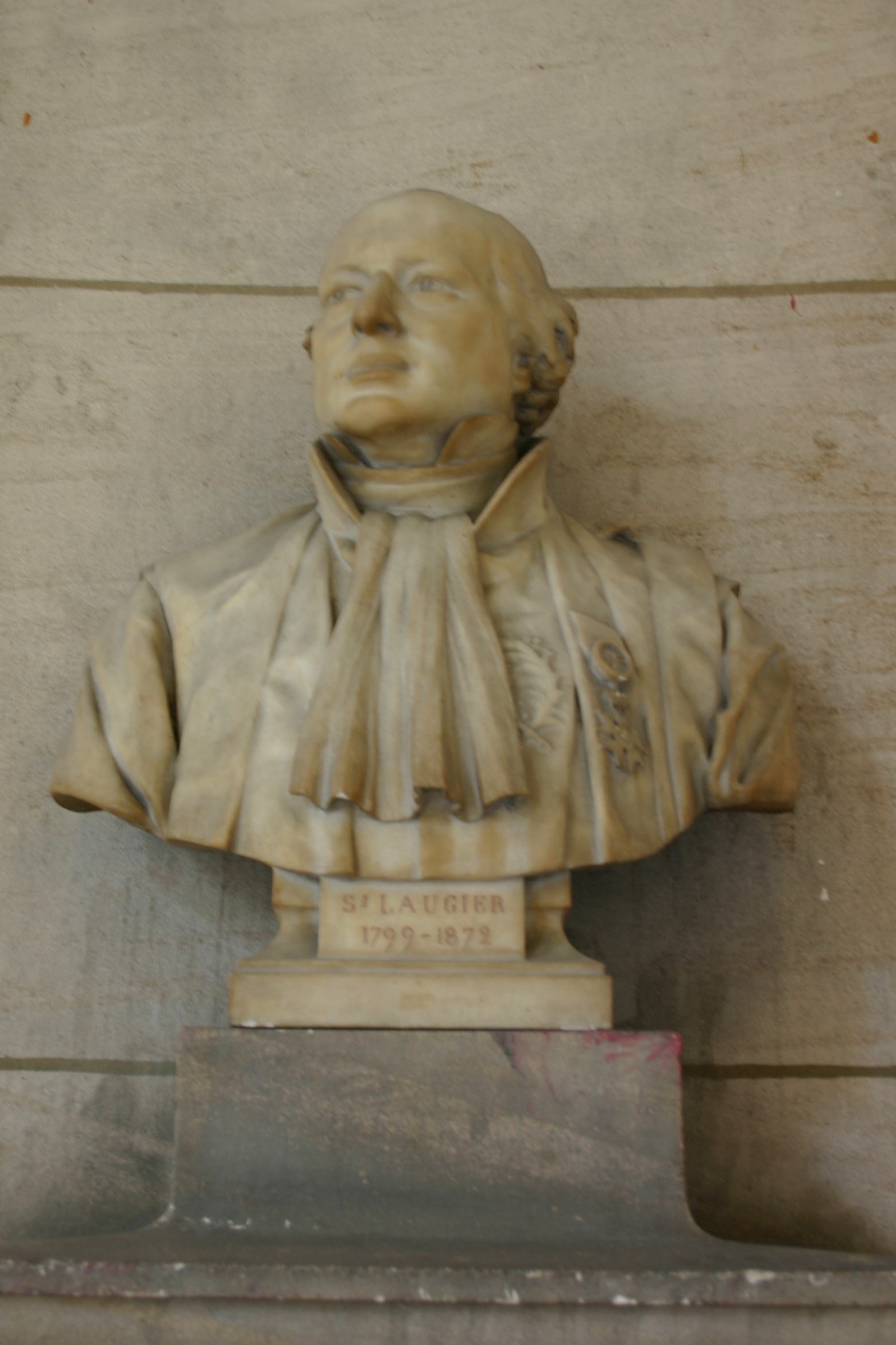 Stanislas%20Laugier%27s%20bust%2C%20Grand%20Hall%2C%20Universit%C3%A9%20Paris%20Descartes%2C%20Paris%20%281%29.JPG