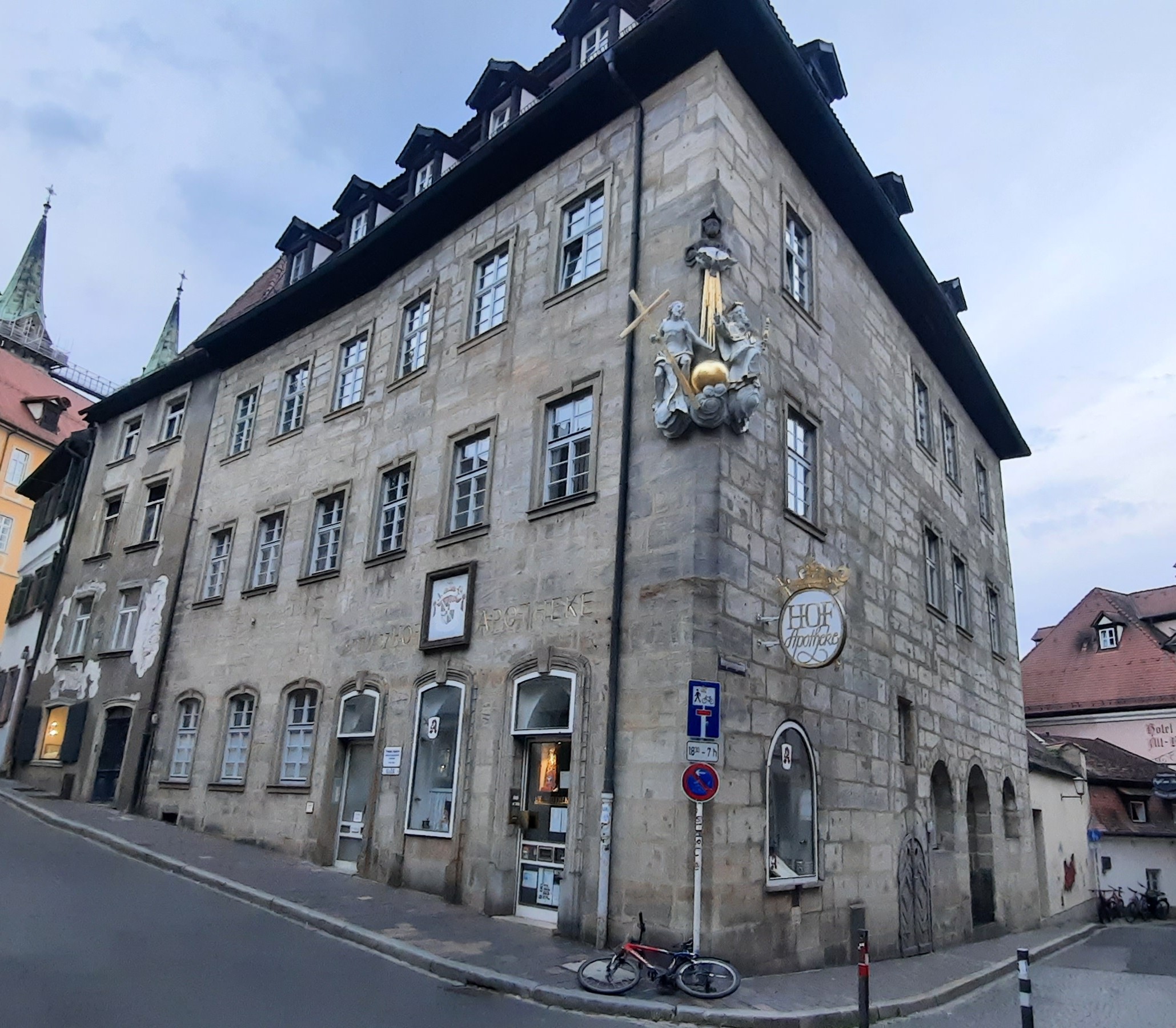 Hof Apotheke, Bamberg (1).jpg