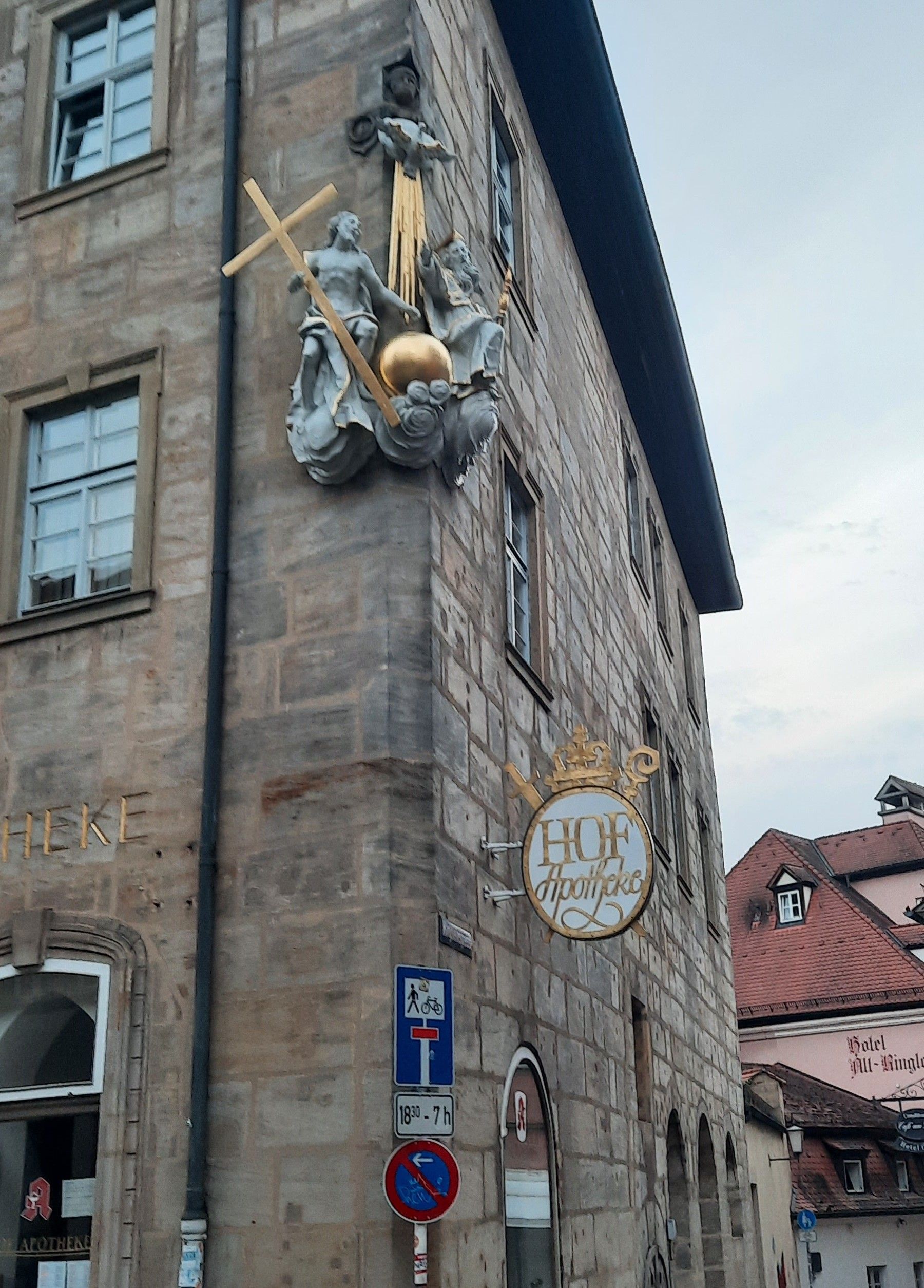 Hof Apotheke, Bamberg (2).jpg