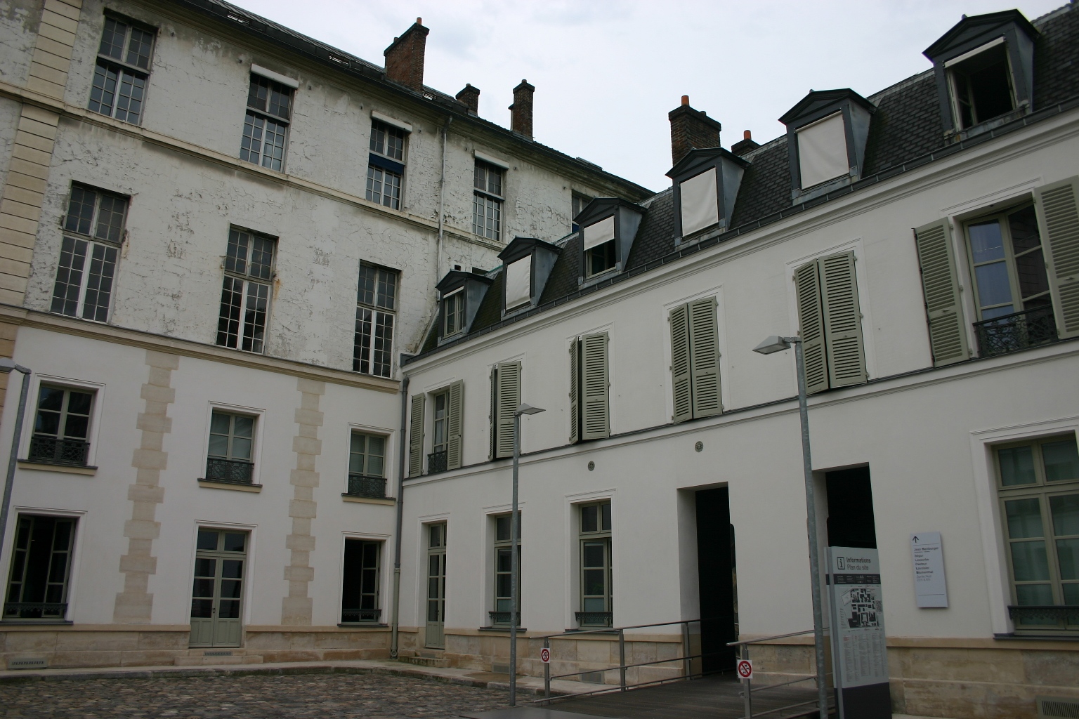 H%C3%B4pital%20Necker-Enfants%20malades%2C%20Paris%20-%2004.JPG