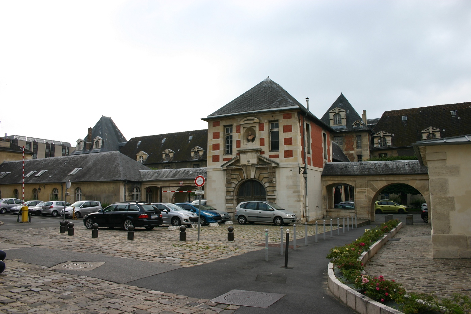 Hôpital Saint Louis, Paris - 13.JPG