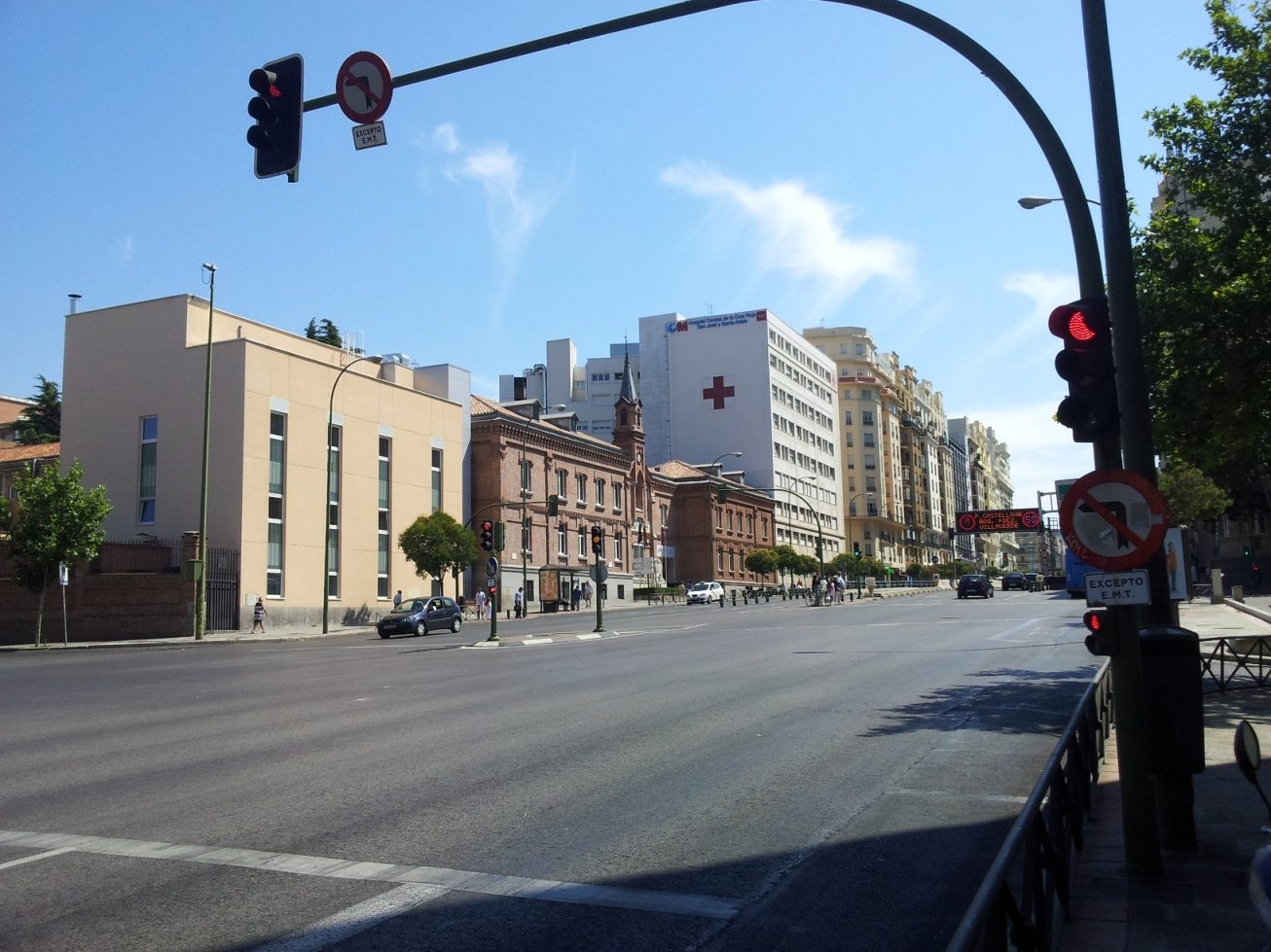 Hospital%20Central%20de%20la%20Cruz%20Roja%2C%20Madrid%20-%2001.jpg
