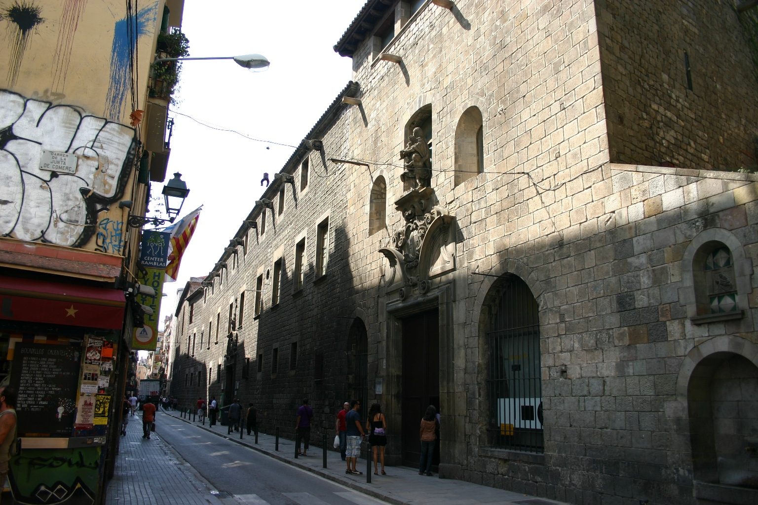 Hospital%20de%20la%20Santa%20Creu%20%28ancient%20site%29%2C%20Barcelona%2C%20Spain%20-%2002.JPG