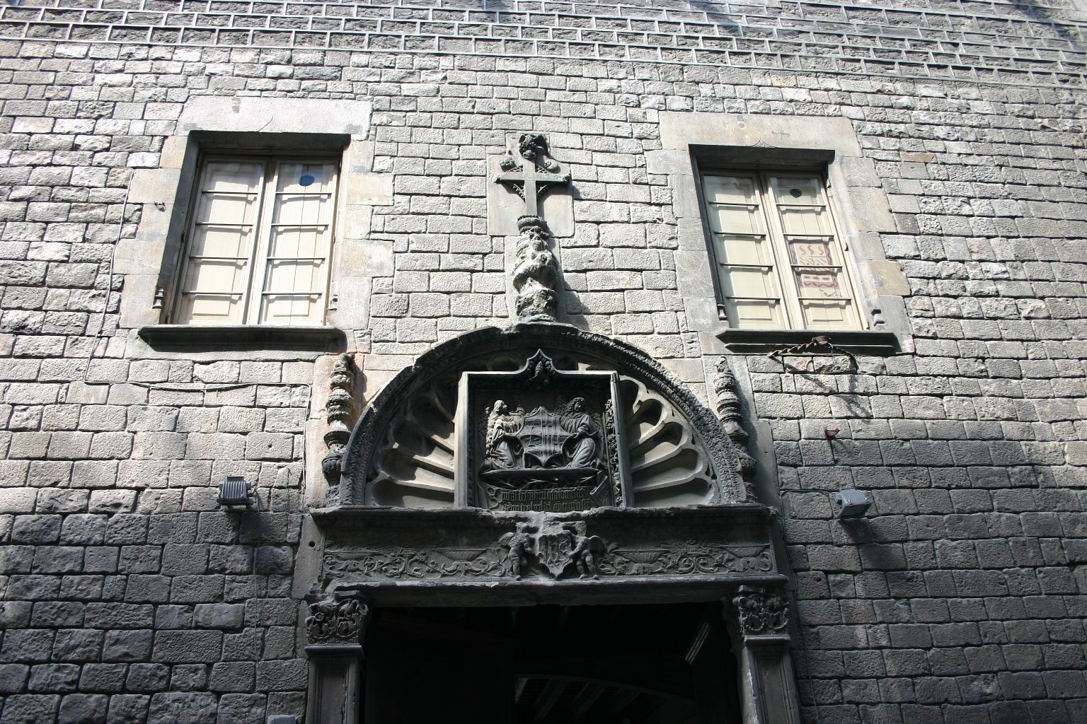 Hospital%20de%20la%20Santa%20Creu%20%28ancient%20site%29%2C%20Barcelona%2C%20Spain%20-%2004.JPG