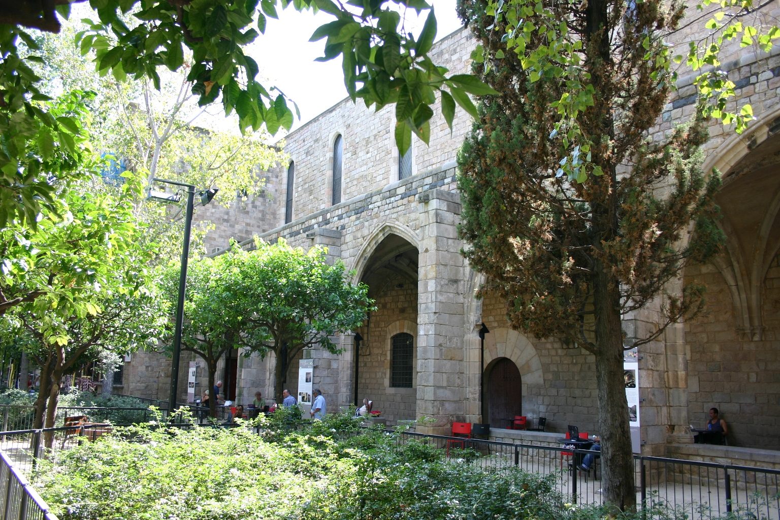 Hospital%20de%20la%20Santa%20Creu%20%28ancient%20site%29%2C%20Barcelona%2C%20Spain%20-%2006.JPG