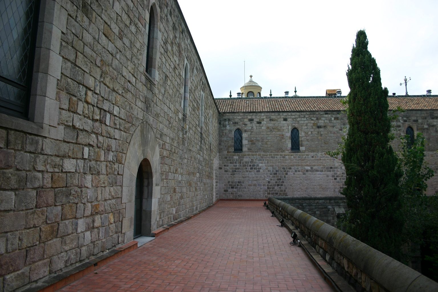 Hospital%20de%20la%20Santa%20Creu%20%28ancient%20site%29%2C%20Barcelona%2C%20Spain%20-%2009.JPG