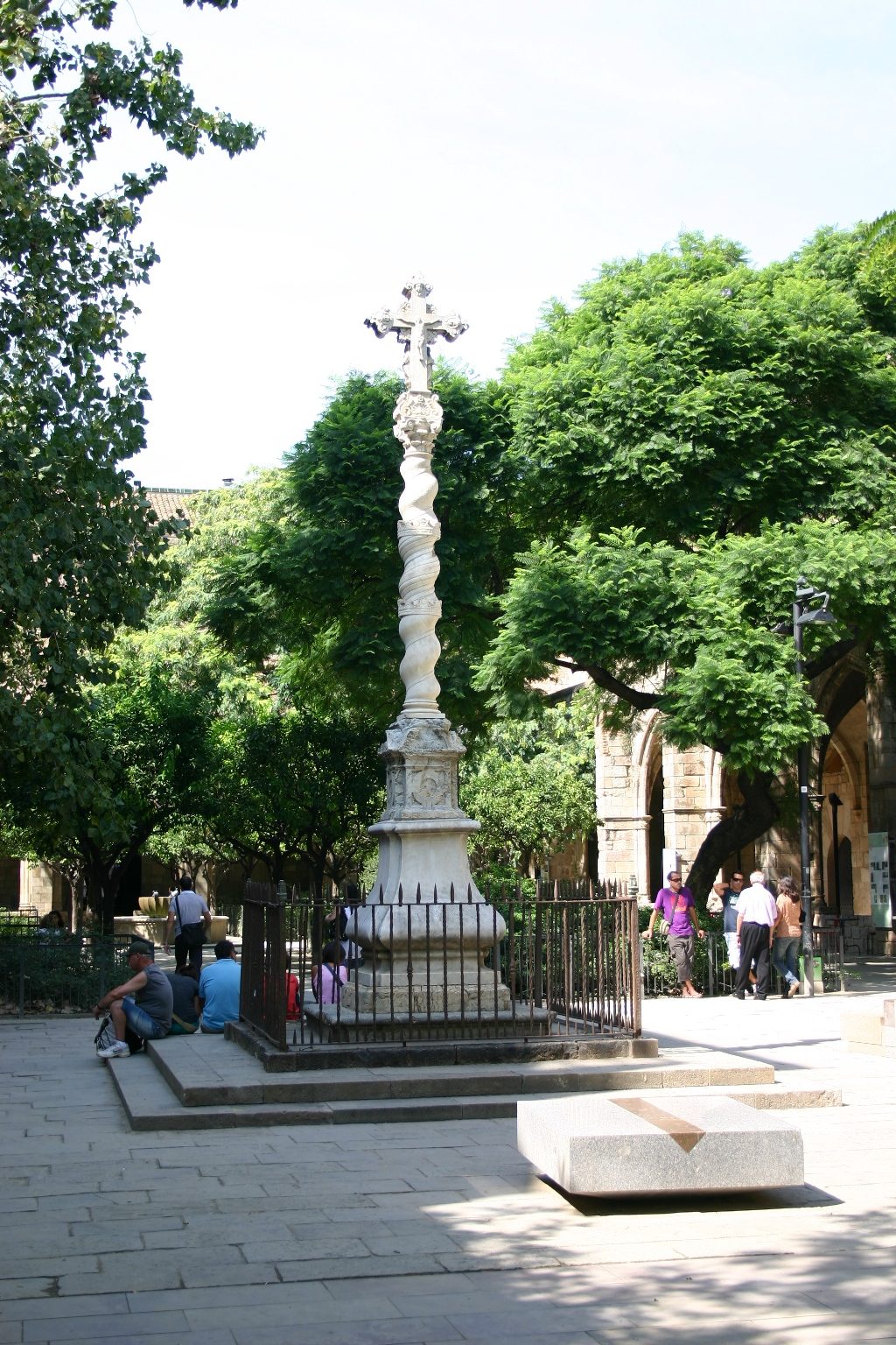 Hospital%20de%20la%20Santa%20Creu%20%28ancient%20site%29%2C%20Barcelona%2C%20Spain%20-%2010.JPG
