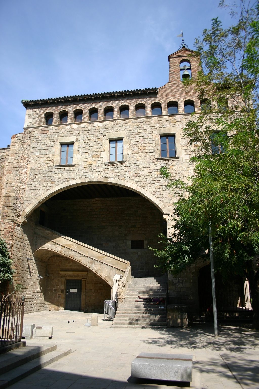 Hospital%20de%20la%20Santa%20Creu%20%28ancient%20site%29%2C%20Barcelona%2C%20Spain%20-%2011.JPG