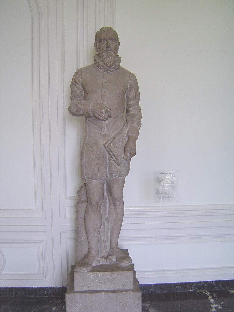 IMSS, Chicago, 3 - Ambroise Paré statue.jpg