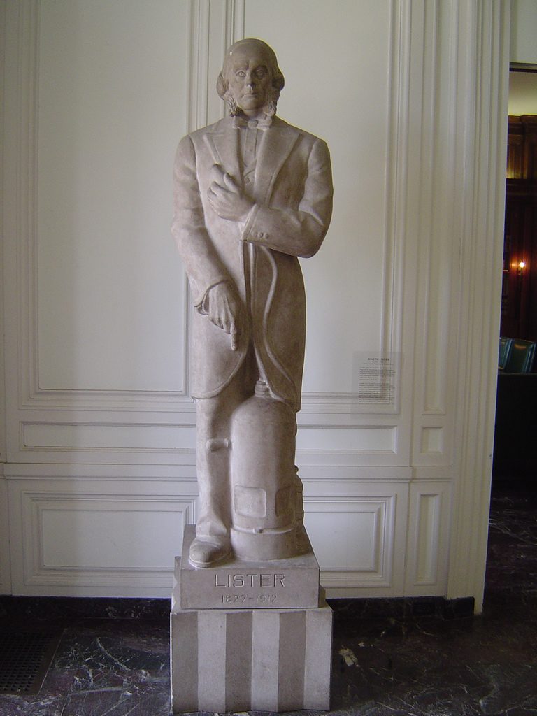IMSS, Chicago, 4 - Joseph Lister statue.jpg