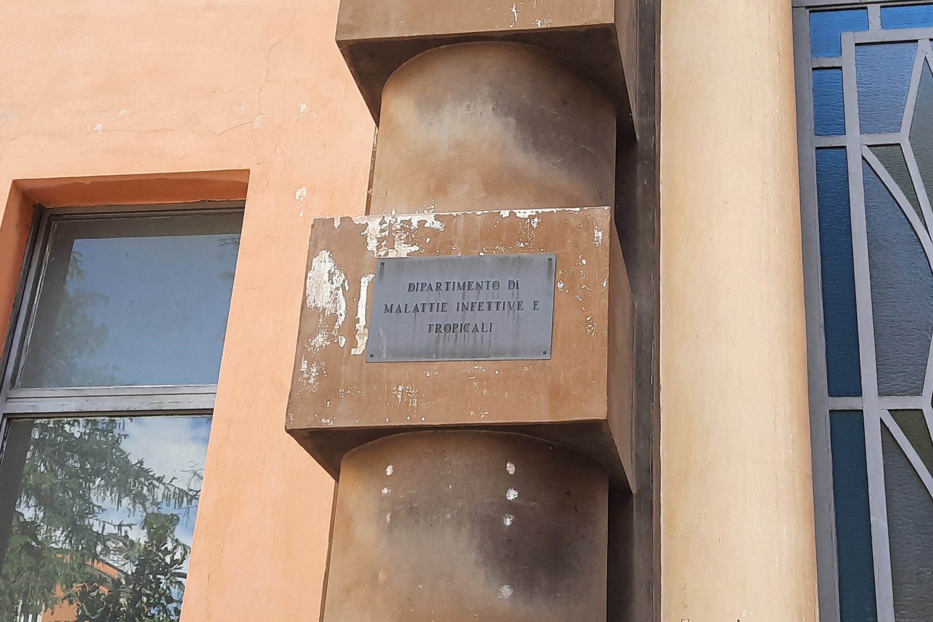Istituto%20di%20Clinica%20delle%20Malattie%20Tropicali%20e%20Infettive%2C%20Rome%20-%2005.jpg