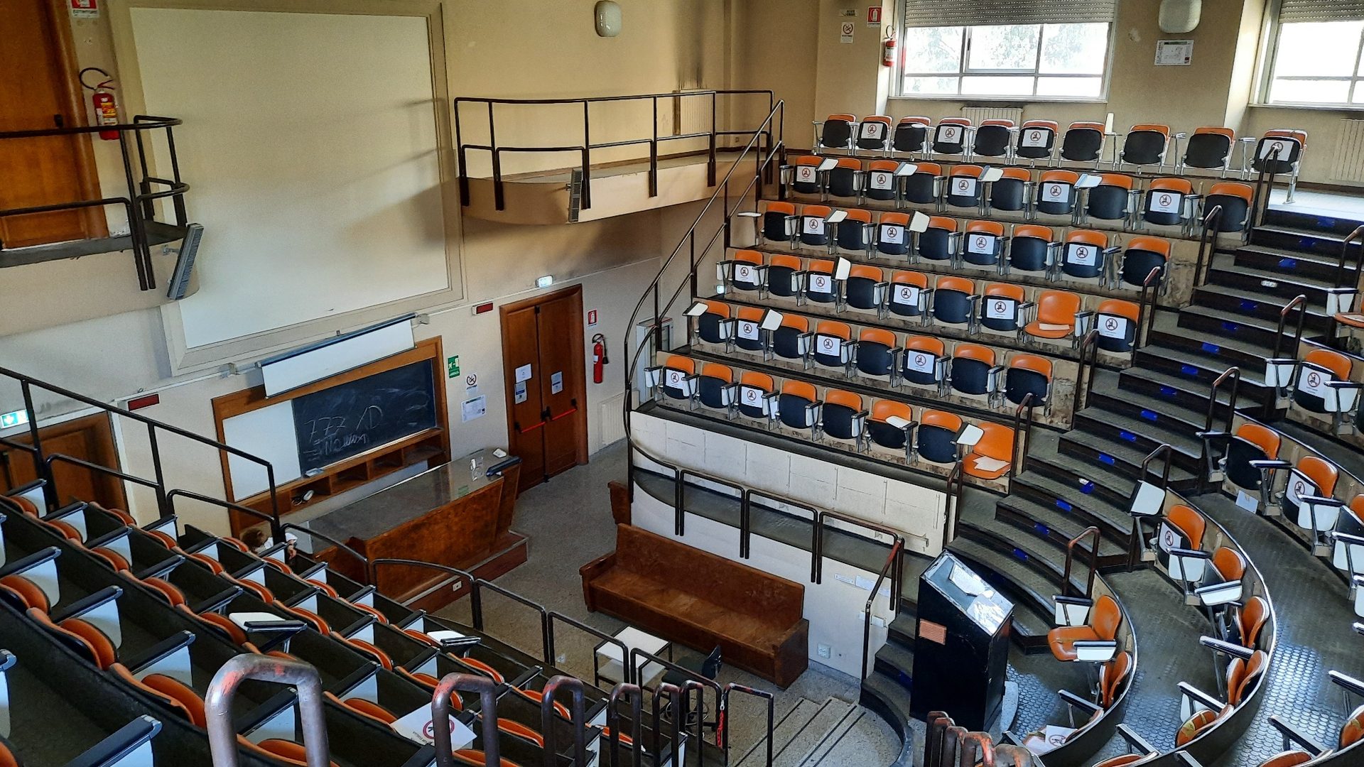 Istituto%20di%20Clinica%20delle%20Malattie%20Tropicali%20e%20Infettive%2C%20Rome%20-%2007.jpg