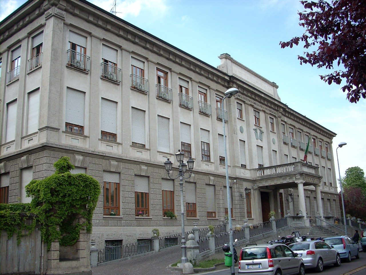 Clinica%20ostetrico-ginecologica%20Mangiagalli%2C%20Milan%20-%2001.jpg
