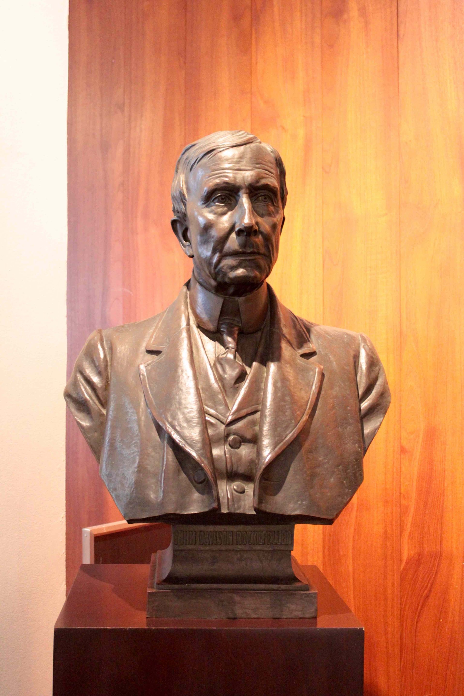 John_Rockefeller's_bust.jpg