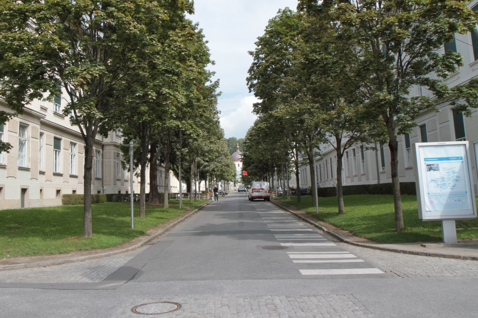 Landeskrankenhaus-Universit%C3%A4tsklinikum%2C%20Graz%20%20-%2001.JPG