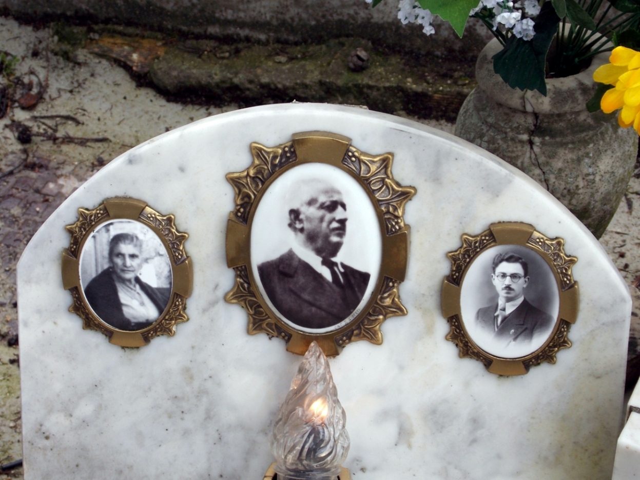 Leopoldo%20Faretra-tomba%20Grottaminarda%20%284%29.JPG