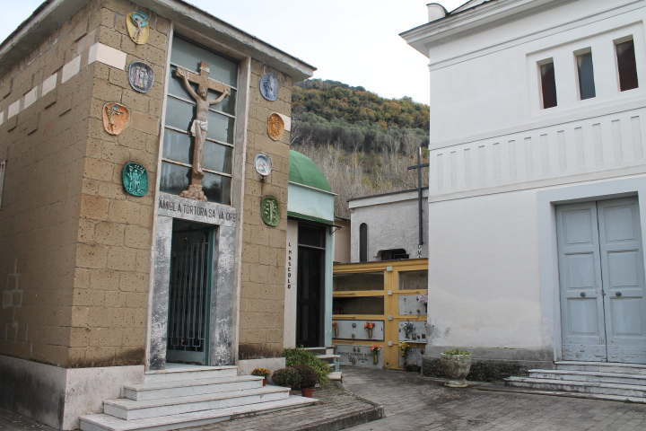 Tortora's Chapel in Casamarciano.JPG