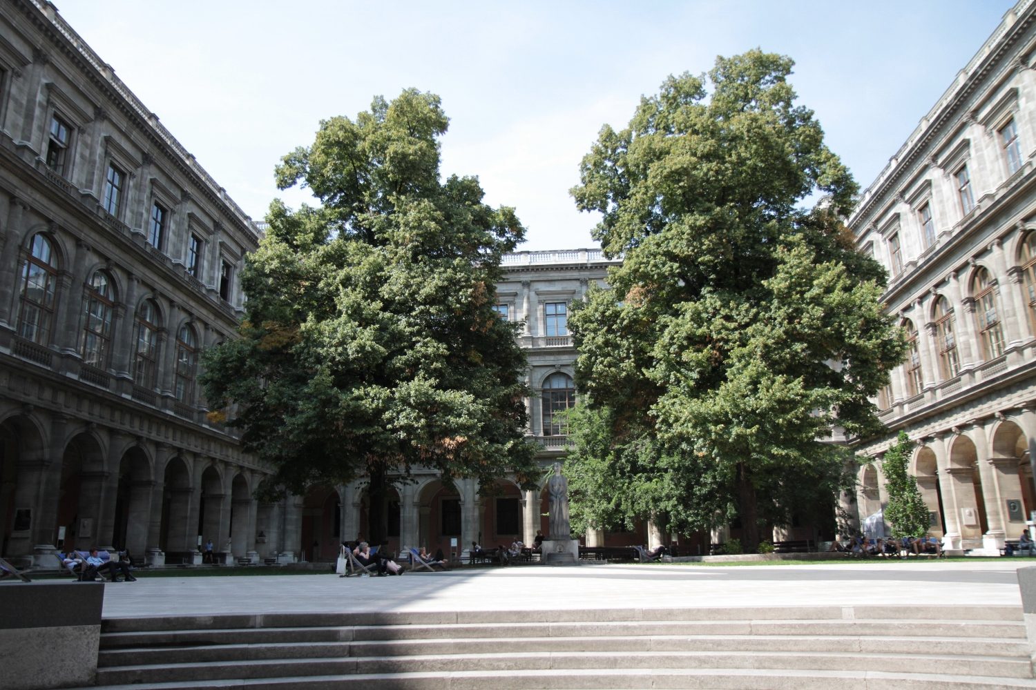 Medical monuments, UNI Vienna - 03.jpg
