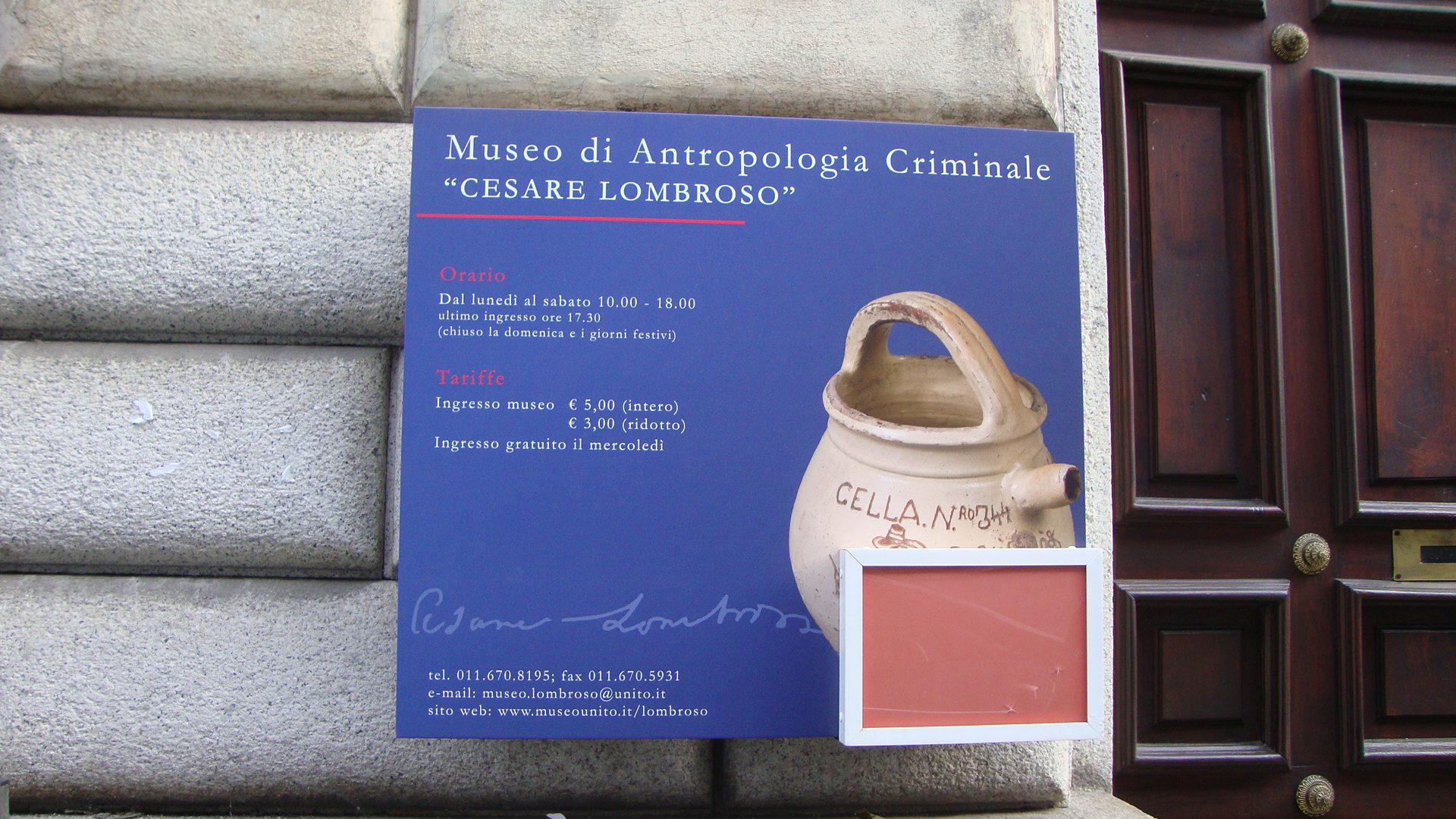 targa_ingresso_museo.JPG