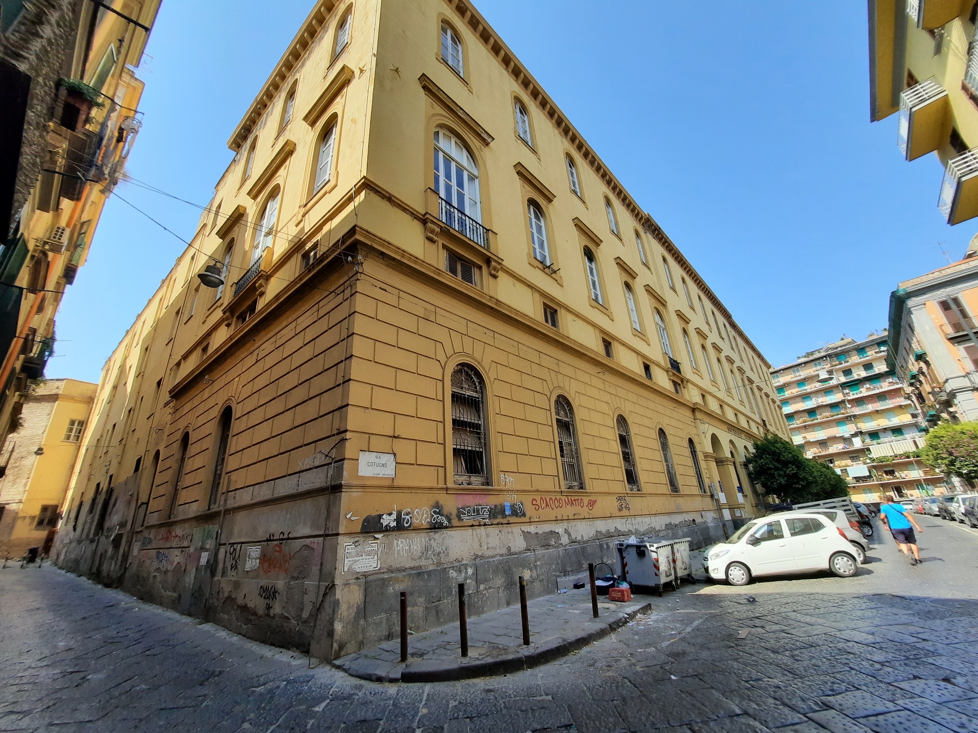 old%20Ges%C3%B9%20e%20Maria%20Hospital%2C%20Naples%20-%2002.jpg