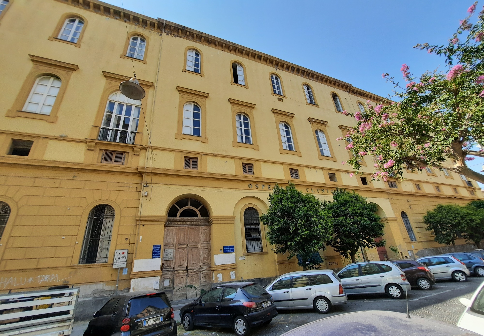 old%20Ges%C3%B9%20e%20Maria%20Hospital%2C%20Naples%20-%2003.jpg