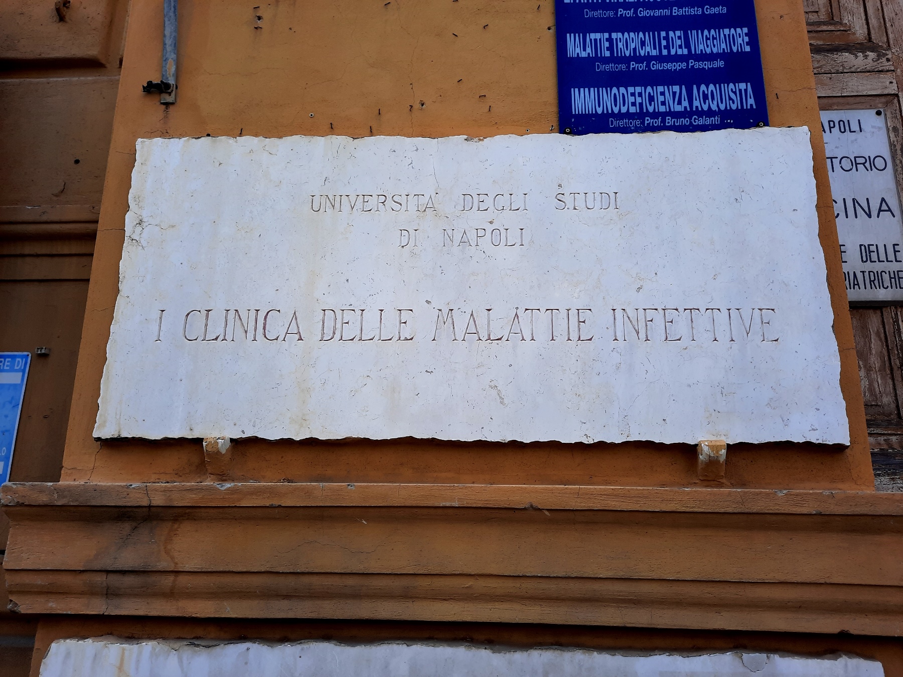 old%20Ges%C3%B9%20e%20Maria%20Hospital%2C%20Naples%20-%2005.jpg