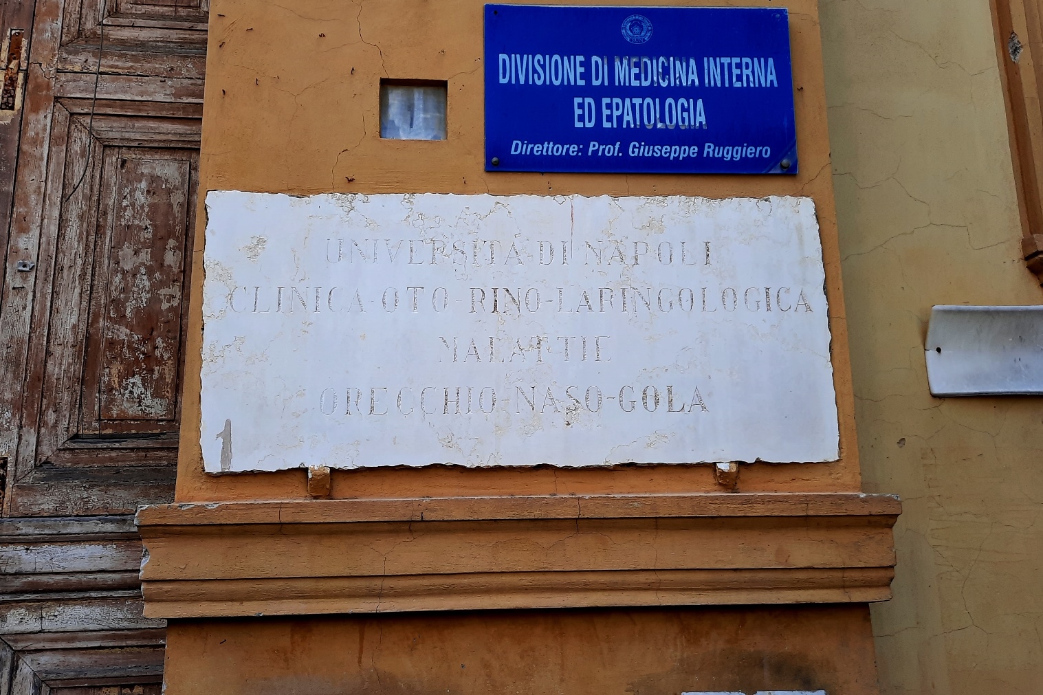 old%20Ges%C3%B9%20e%20Maria%20Hospital%2C%20Naples%20-%2007.jpg